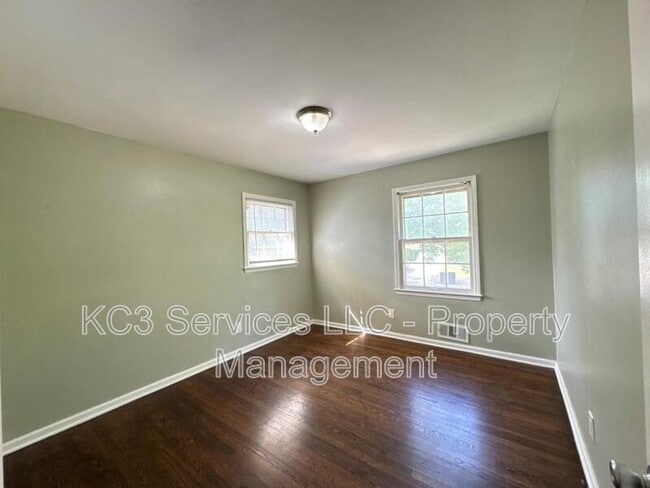 Building Photo - 10419 College Ave