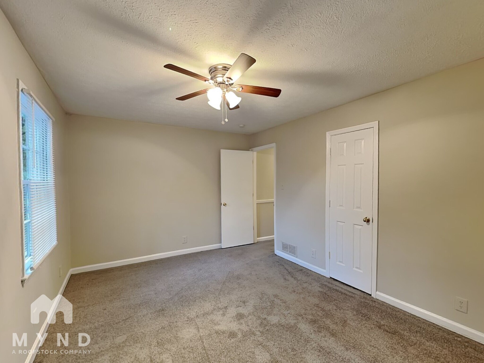 Building Photo - 593 Cedar Ave NW