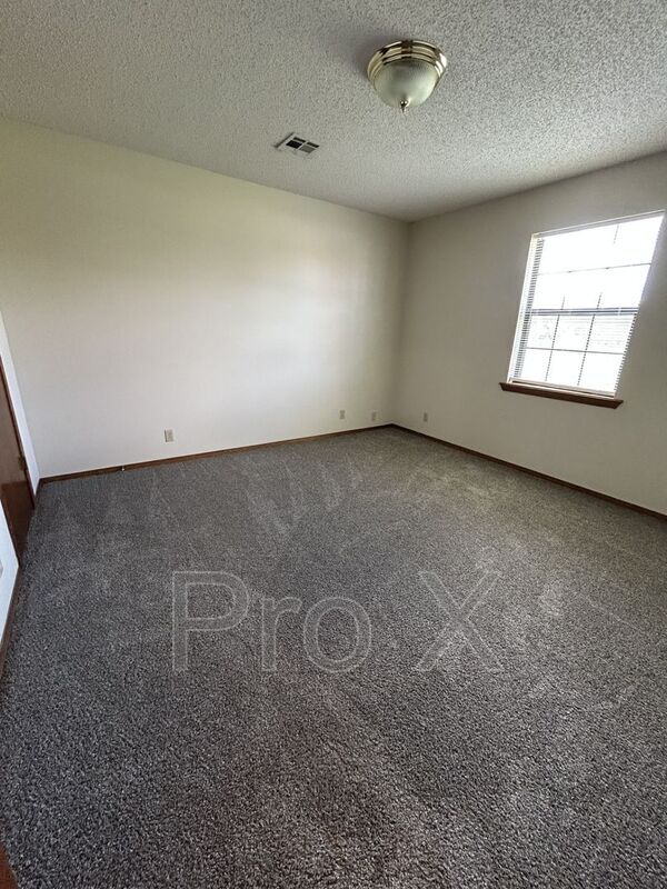 Building Photo - 7082 SE 66th Terrace