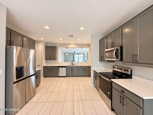 Building Photo - Large 3 Bedroom with Pool and Pool Service Included!