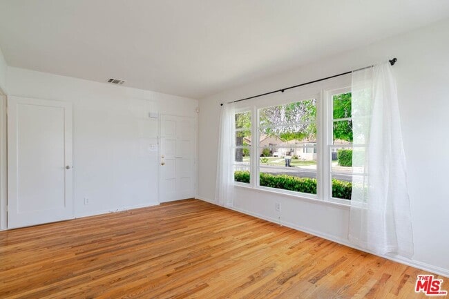 Building Photo - 4950 Newcastle Ave