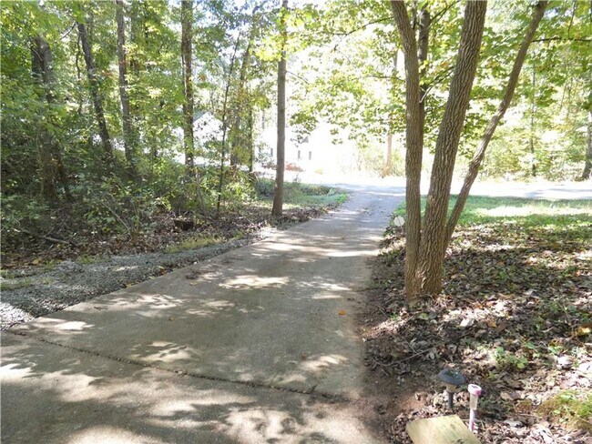 Building Photo - 3 Bedroom single family home in Forsyth Co...