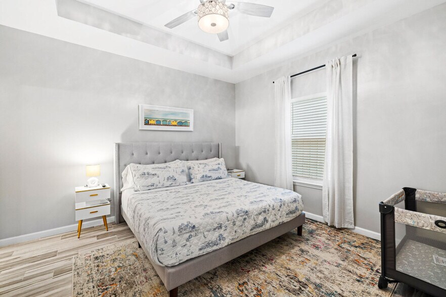 Building Photo - 212 Romanza Pl