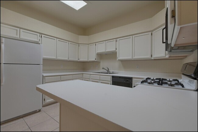 Building Photo - 7580 Le Conte Dr