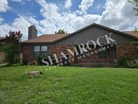 Building Photo - 2/1.5 Chapel Duplex