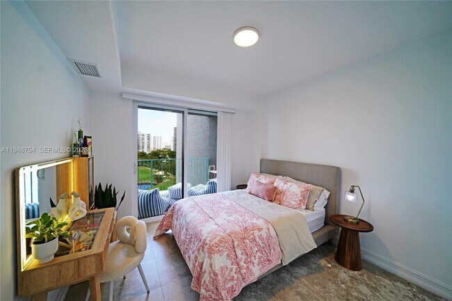 Building Photo - 20000 E Country Club Dr