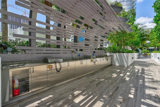 Building Photo - 851 NE 1st Ave