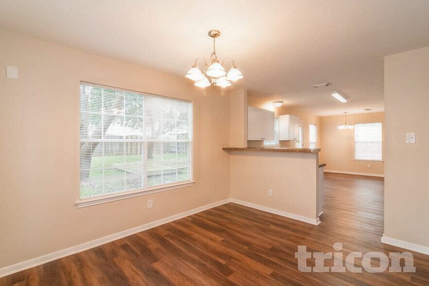 Building Photo - 3703 Bent Springs Ln