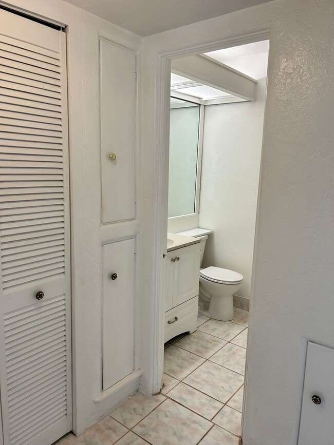 Building Photo - 2 bed 1 Bath House in Ideal Location in St Pete