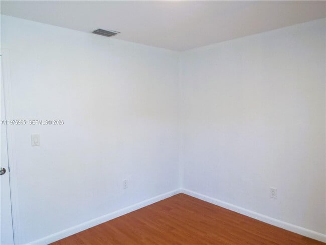 Building Photo - 422 SW 88th Pl