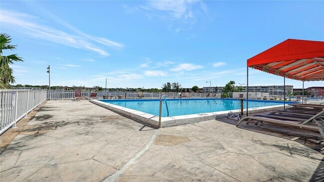 Building Photo - 1301 NE Miami Gardens Dr