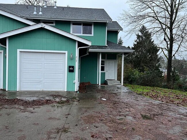 Primary Photo - 3 br 2.5 ba unit near lions field park