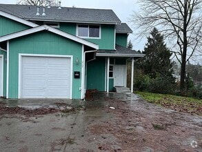 Building Photo - 2 br 2 ba unit near lions field park