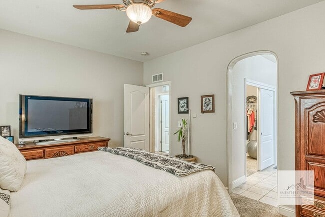 Building Photo - Beautiful Harlan Ranch Home