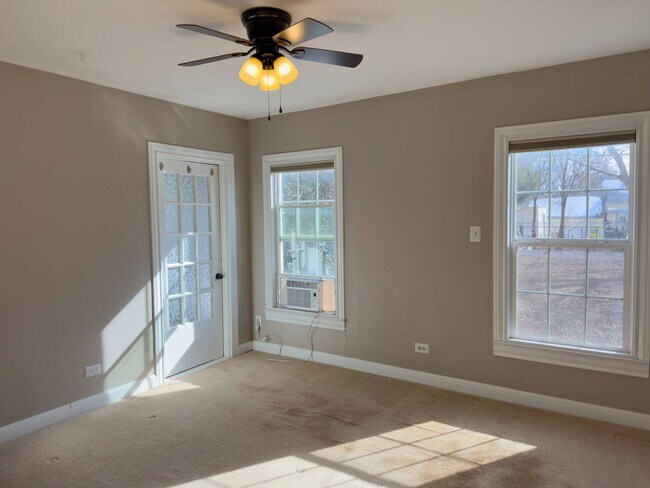 Building Photo - Adorable 3 bed 2 bath home in Brook Village!