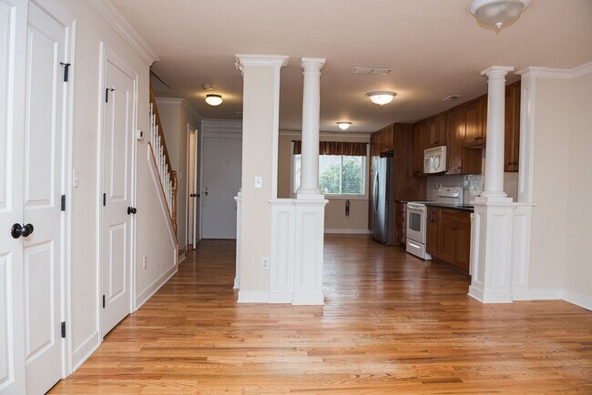 Building Photo - 93 Tennyson Dr