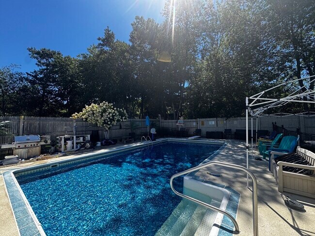 Building Photo - 6 Squire Way
