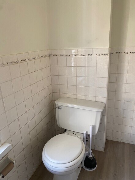 Building Photo - 48 Chestnut St