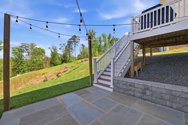 Building Photo - 4435 Sunset Dr
