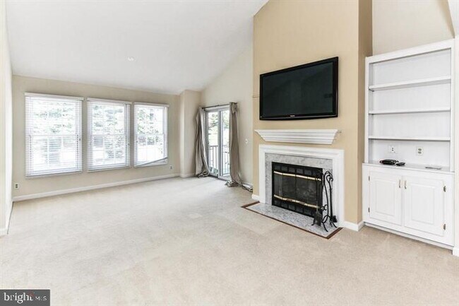 Building Photo - Expansive Loft-Style Living in a Resort-Like Community