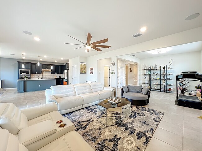 Building Photo - 1021 Savannah Palms Blvd