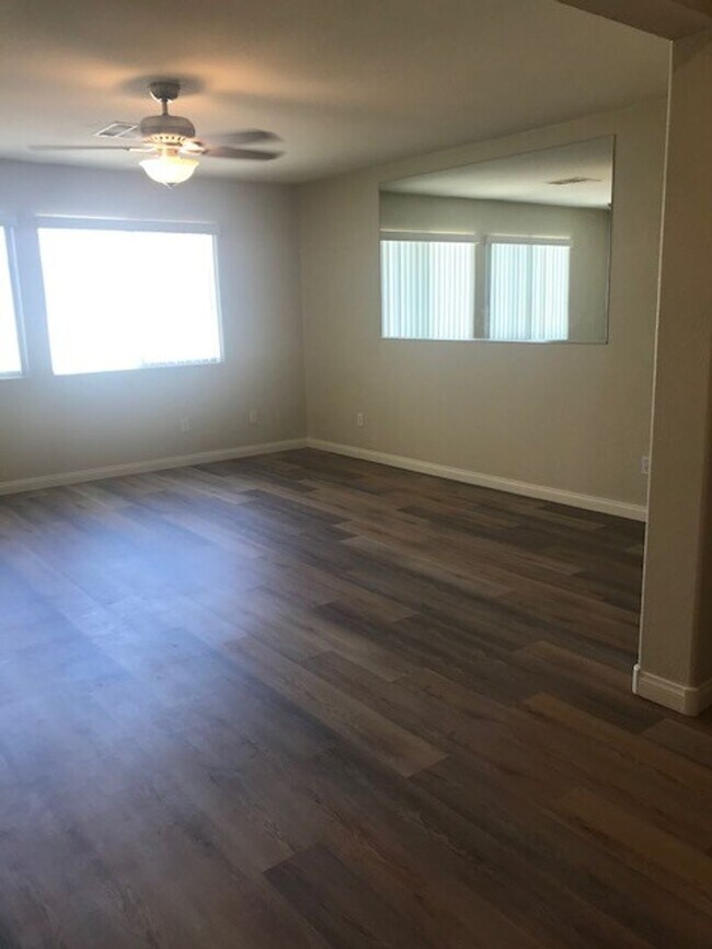 Building Photo - GATED COMMUNITY- FULLY REMODELED!