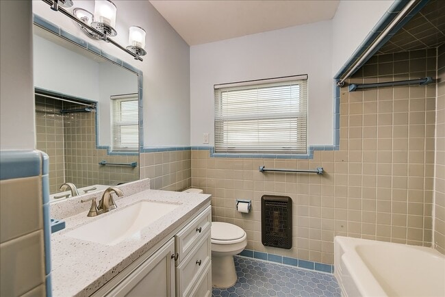 Building Photo - 1701 E Henry Ave