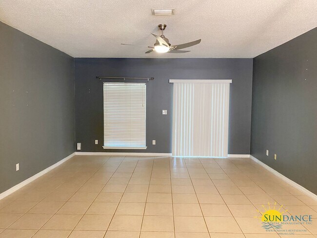 Building Photo - Stunning 3 Bedroom Villa in Navarre