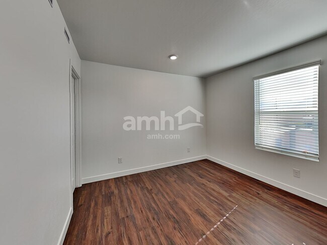 Building Photo - 8319 S 21st Dr