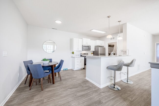 Building Photo - Cascade Shores Townhomes + Flats