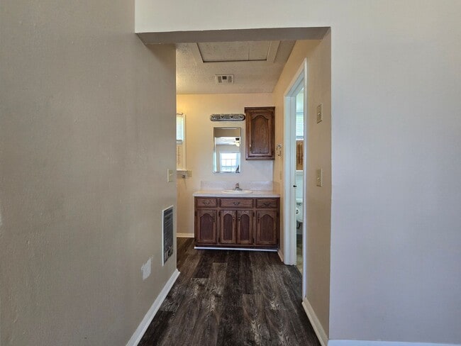 Building Photo - 3 Bedroom 2 Bath home in Asher!
