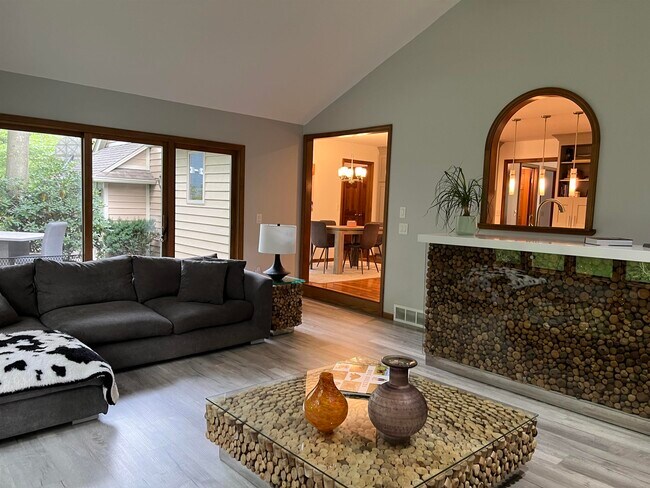 Building Photo - 4907 Pinewood Ct