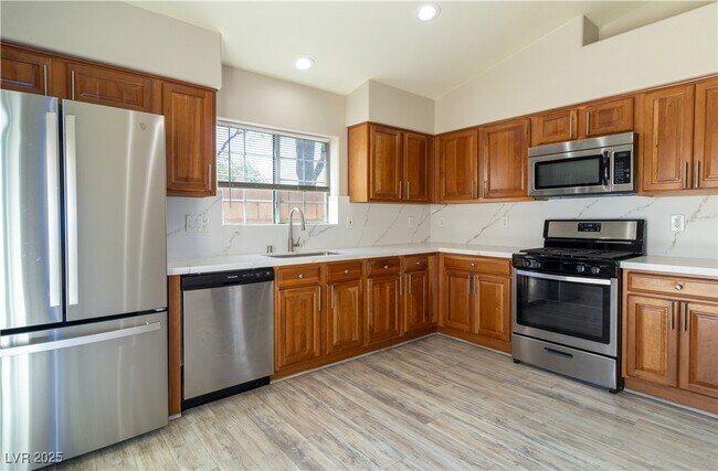 Building Photo - 8688 Little Fox St