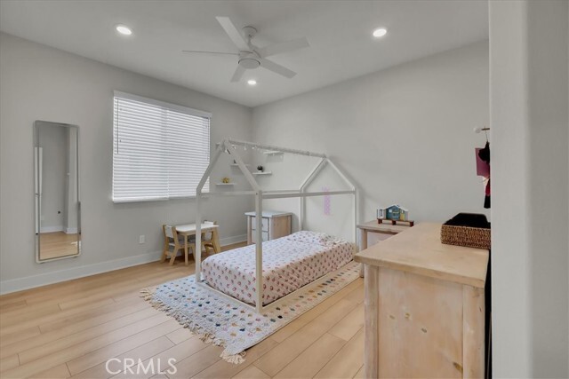 Building Photo - 170 Chorus