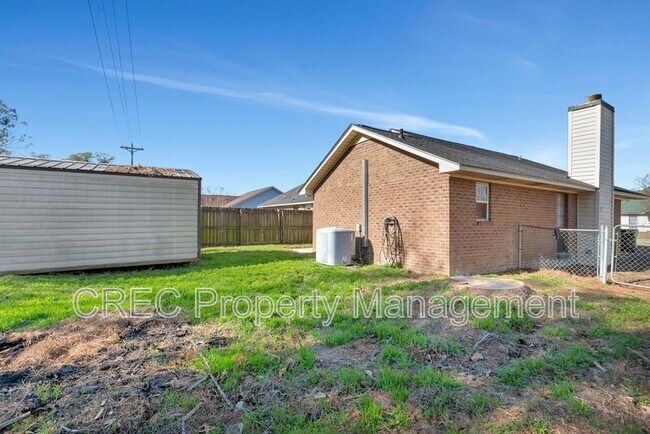 Building Photo - 1005 Tj Ln