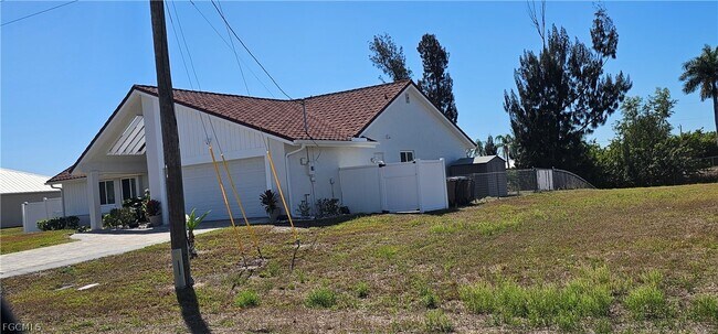 Building Photo - 420 SE 15th Terrace