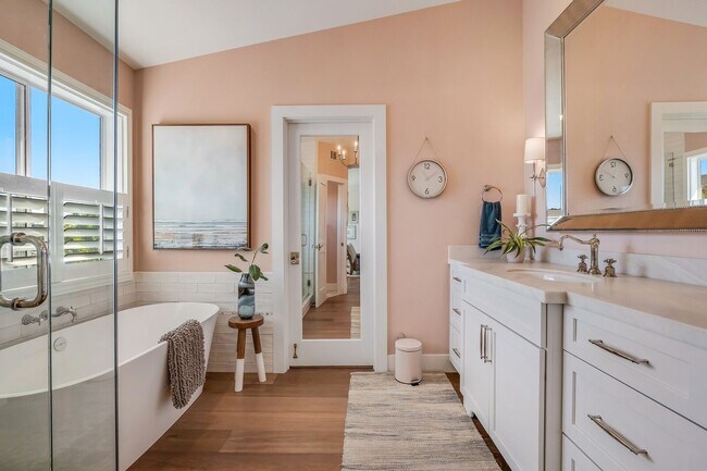 Building Photo - 4 Bedroom Designer Dream Home in La Costa