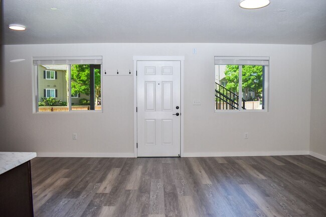 Building Photo - 1991 Sky Park Dr