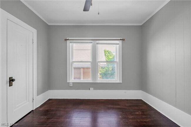 Building Photo - 1353 Phelps Ave