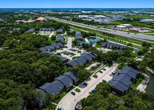 Building Photo - 1400 Gandy Blvd N