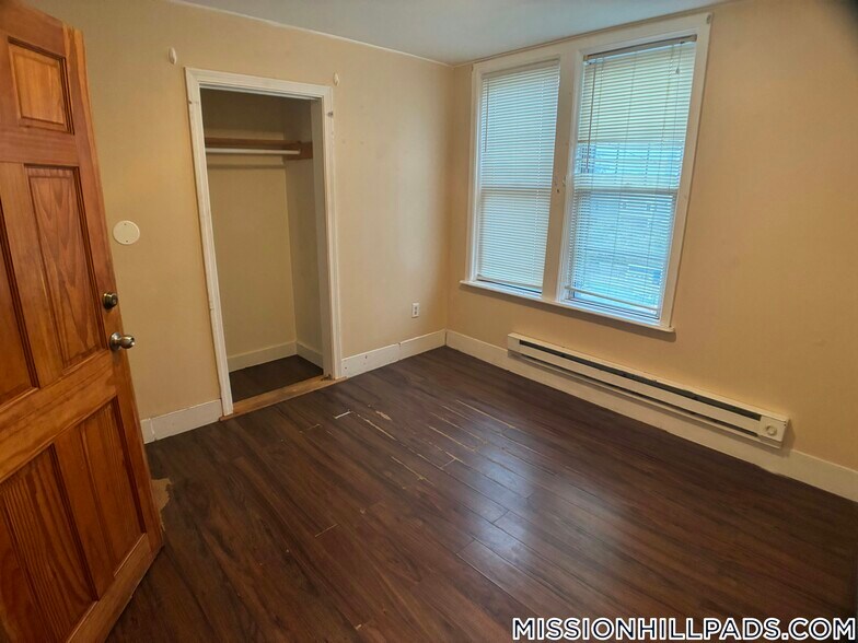 Building Photo - 739 Parker St