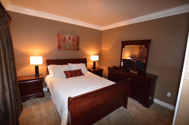 Building Photo - Meridian - Luxury 2 Bed | 2 Bath Condo