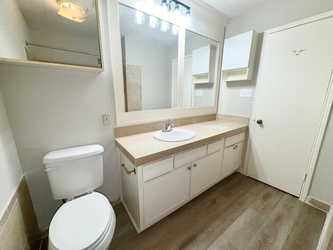 Building Photo - 12959 Trail Hollow Dr