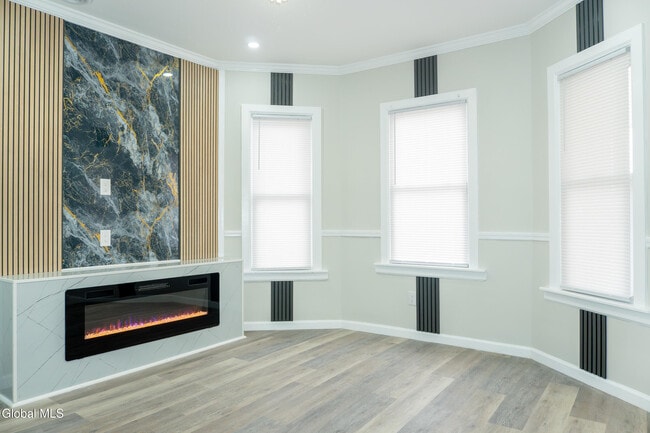 Building Photo - 418 3rd St