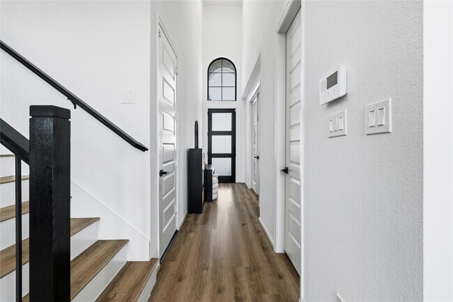 Building Photo - 2427 Mount Healy Ct