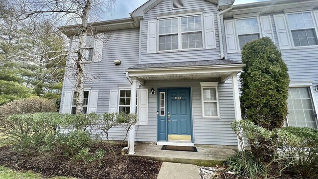 Building Photo - 833 Mariposa Ct