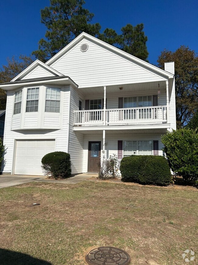 Building Photo - 2 Story Home!