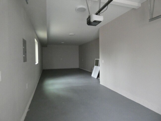 Building Photo - 1626 S La Brea Ave