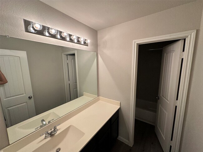 Building Photo - 24810 Adami Veduta Ct