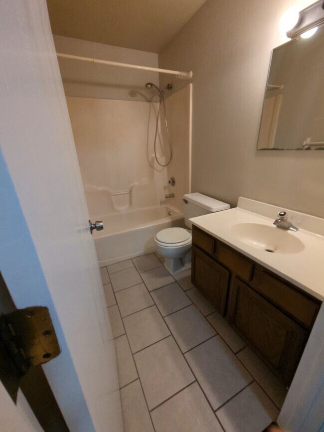Building Photo - 2/1.5 Townhouse in Columbia